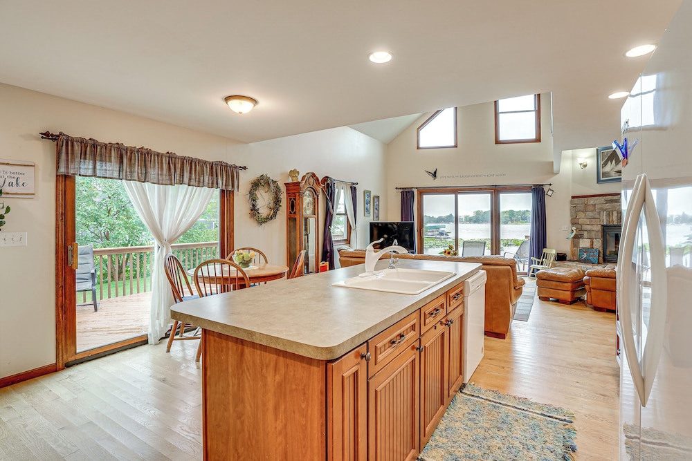 Garage Game Room, Bar: Coldwater Lake House!