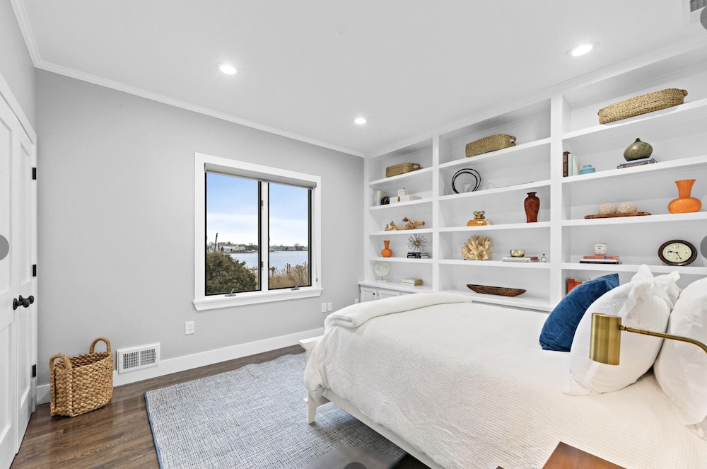 Monmouth Beach 4BR Villa on the Water view 5