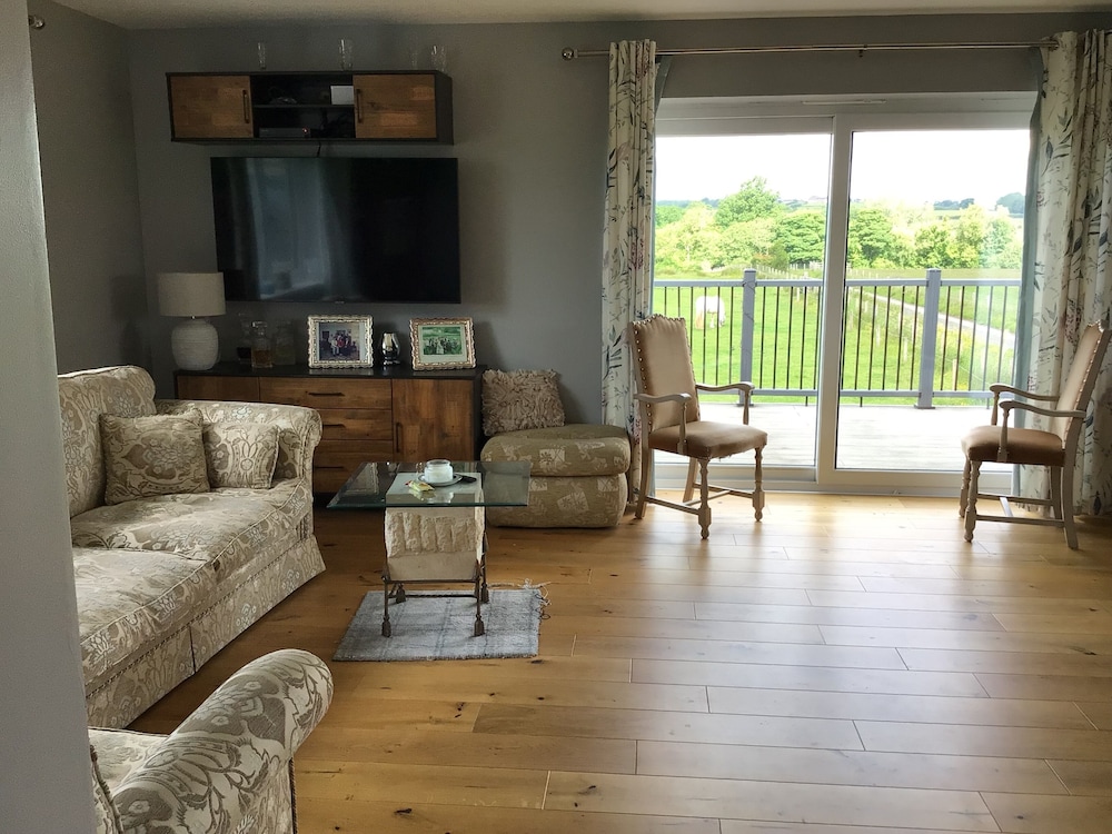 More Than Just a Room Apartment Carlisle / Borders