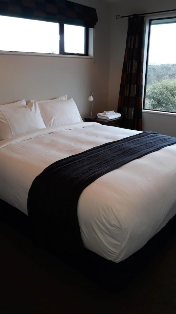 Curio Bay Salt House Motel