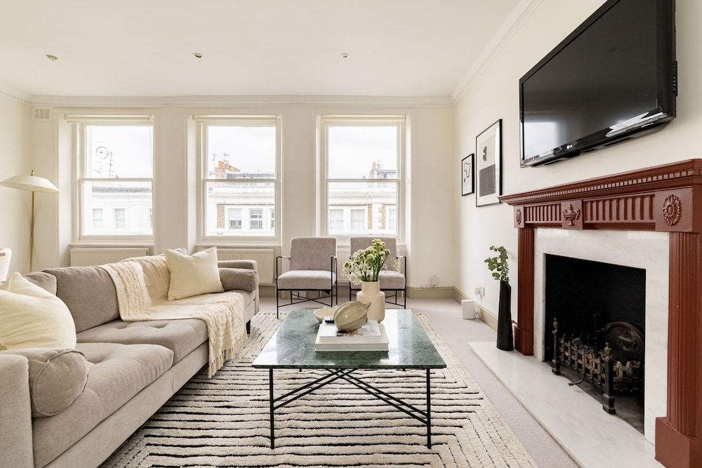 Stylish West Kensington Duplex