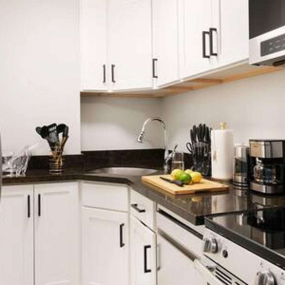 73-208 New 2BR 2bath UWS Doorman Gym