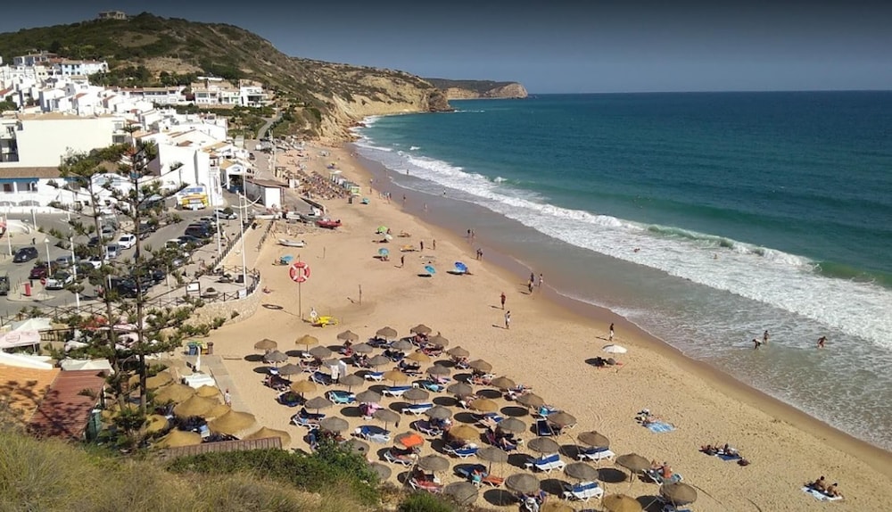 Beautiful Villa in Praia da Salema max 6 People view 4
