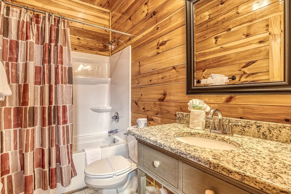 Grand View Lodge Panoramic Views Hot Tubs Game Room Theater Sleeps 56 Guests