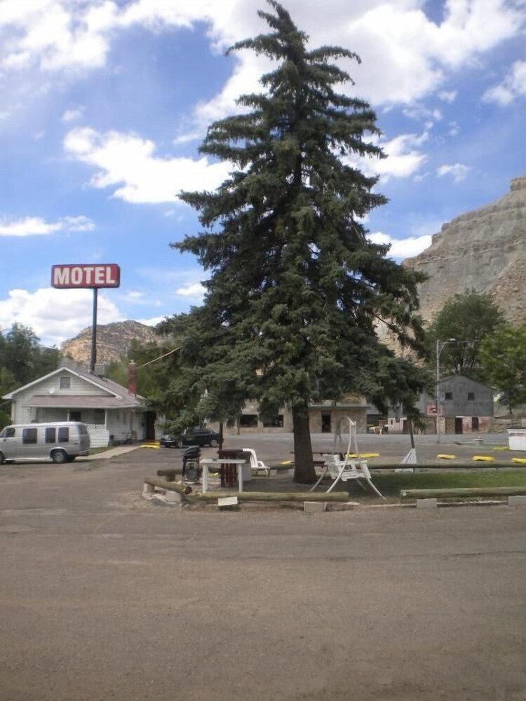 Riverside Motel