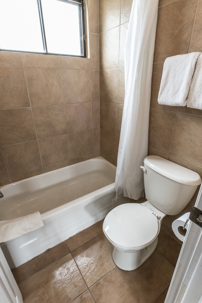 Falcon Motel Brossard