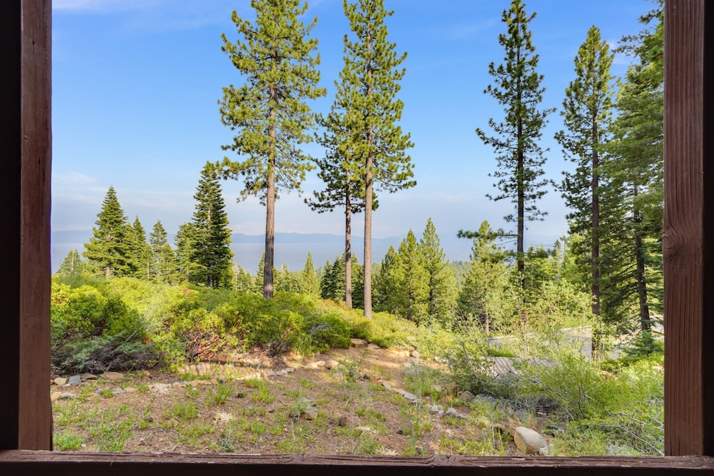 Horizon by Avantstay Stunning A-frame Cabin w Hot Tub Billiards Lake Views