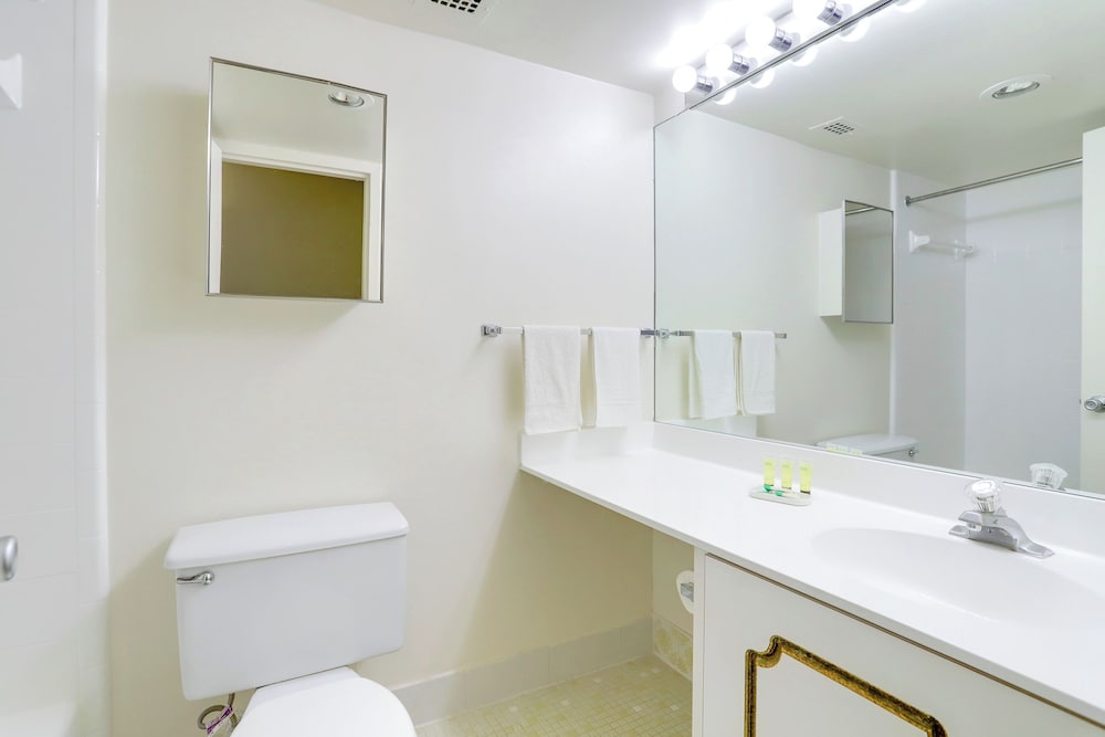 DC Airport Metroline Apartments