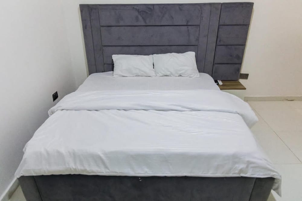 Immaculate 4-bed Apartment in Lekki view 4