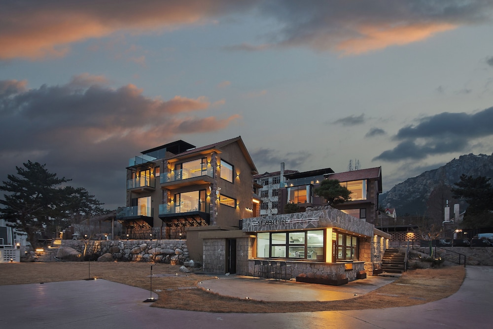 Nordsee Manor by Arcadia Collection