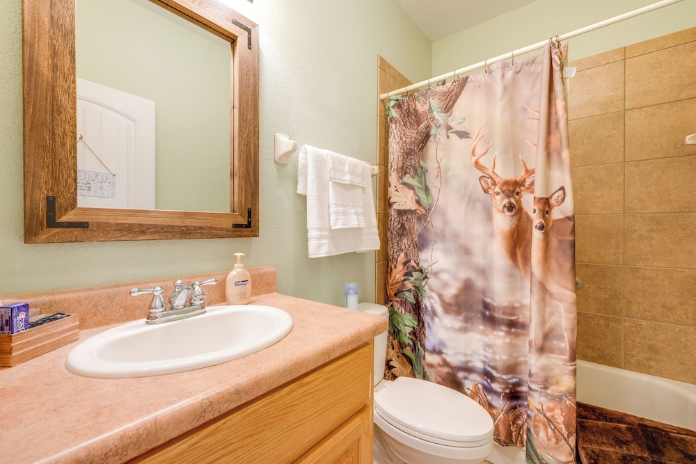 3 Mi to Hiawassee: 'berry Cute Country Cottage'