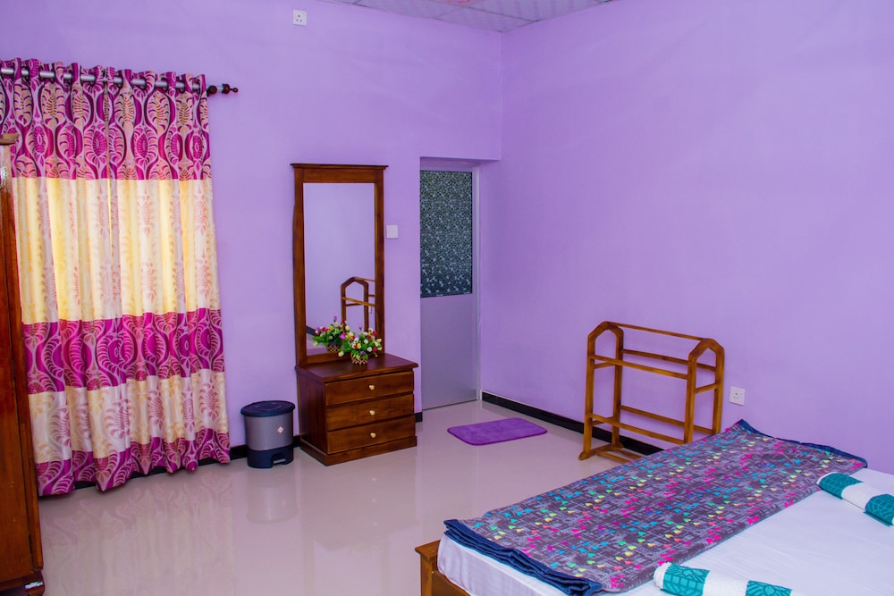 Gloriya Mathews Family Guest House view 5