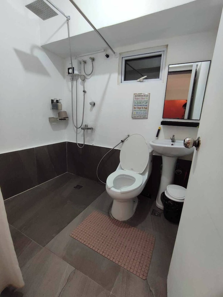 L1 Twin Bed Staycation in Bonifacio Global City