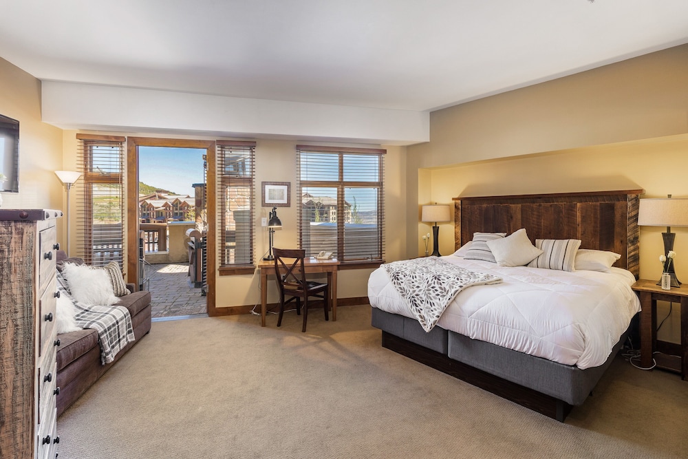 Sun King Suite view 3