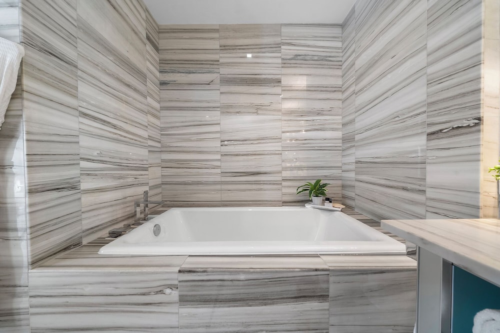 Luxury Vacation Rentals in South Beach by LRMB