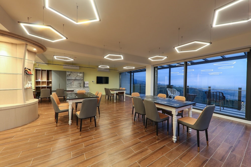 meeting & event spaces