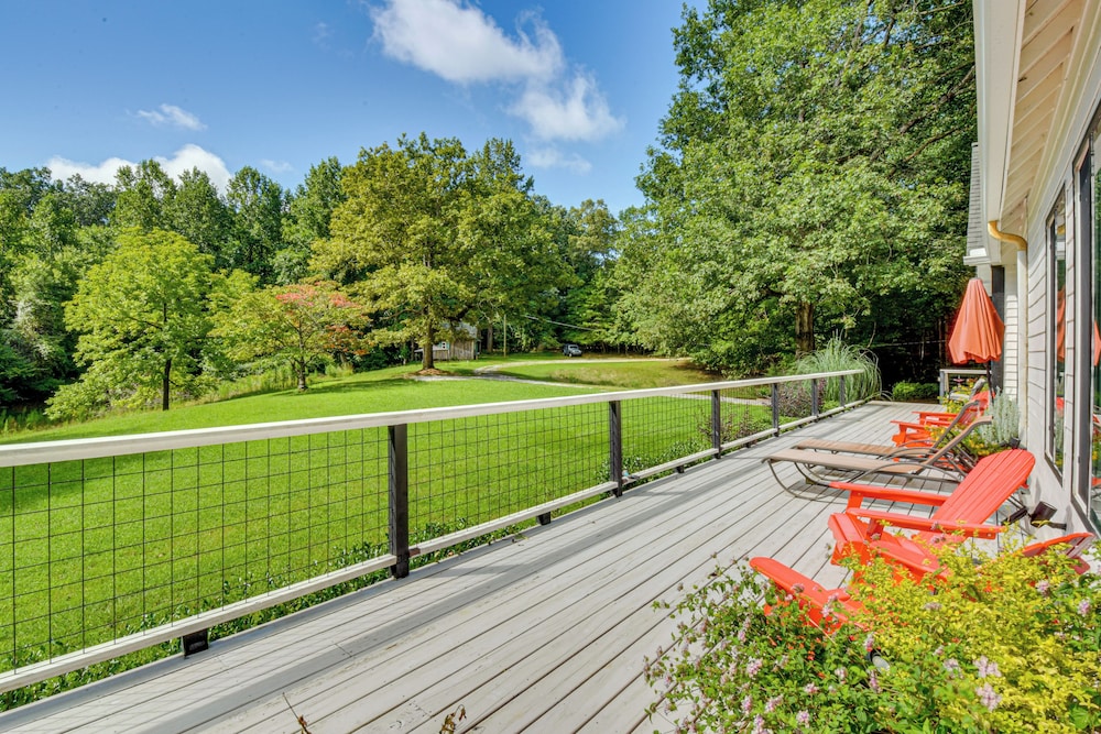 30 Acres & Pond: North Georgia Mtn Farmhouse