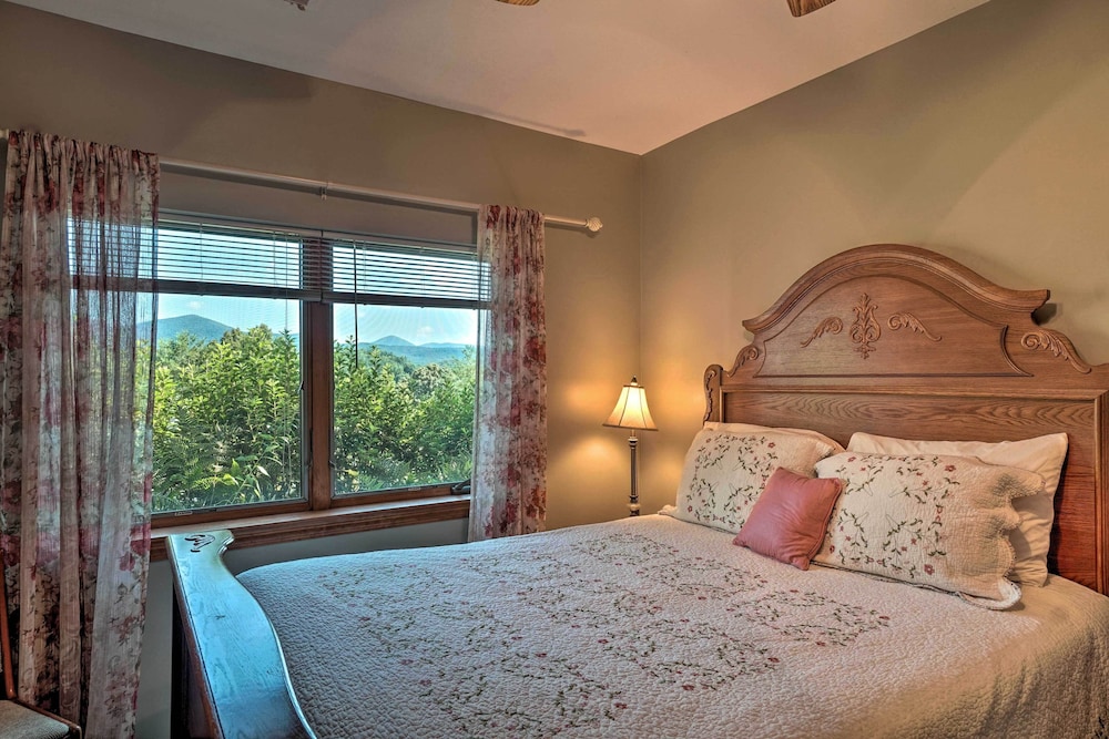 Hilltop Home w/ Panoramic Forest & Mountain Views!