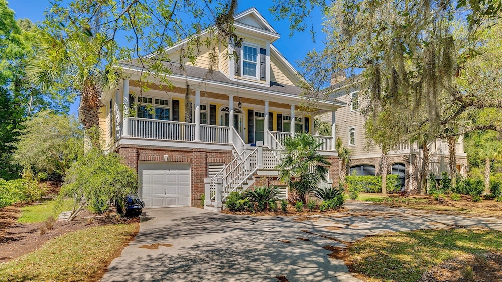 Tranquil Beach House Conveniently Located Near The Ocean Beach Retreat 5 Bedroom Home by Peace Vacations view 4