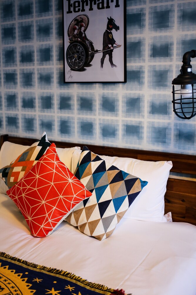 Grand Court Namba 402