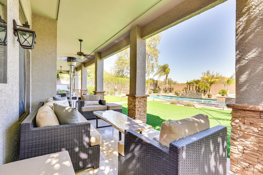 Luxe Mtn-view Mansion w/ Hot Tub in Phoenix!