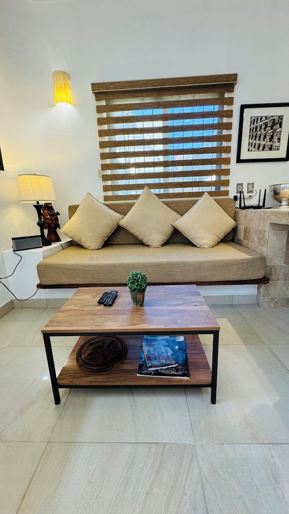 Ajijic 1 Bedroom Guesthouse -walk To Everything -patio -bikes - Pickleball Court