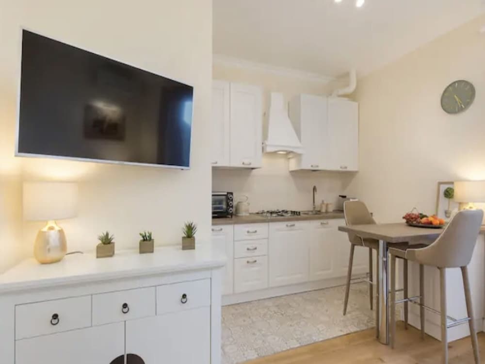 Apartment Near Historic Center and Lake Promenade view 3