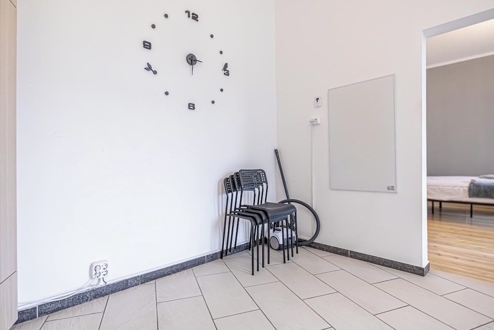 Spacious 1BR Apt Near Danube
