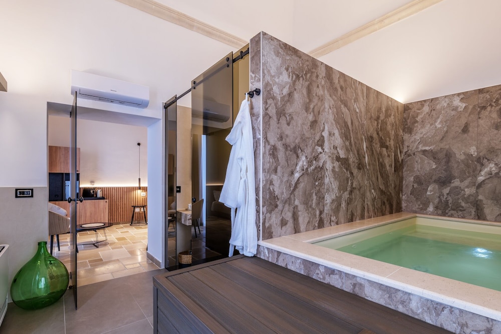 buone maniere exclusive room