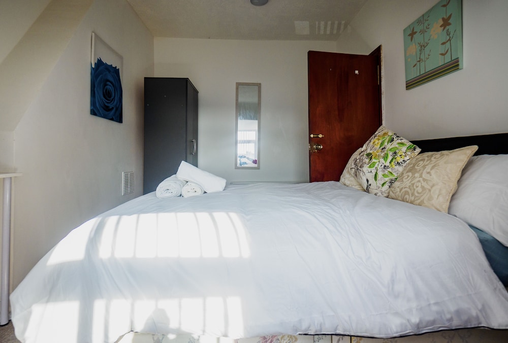 WoodHus Lodge Lovely Specious Room 5