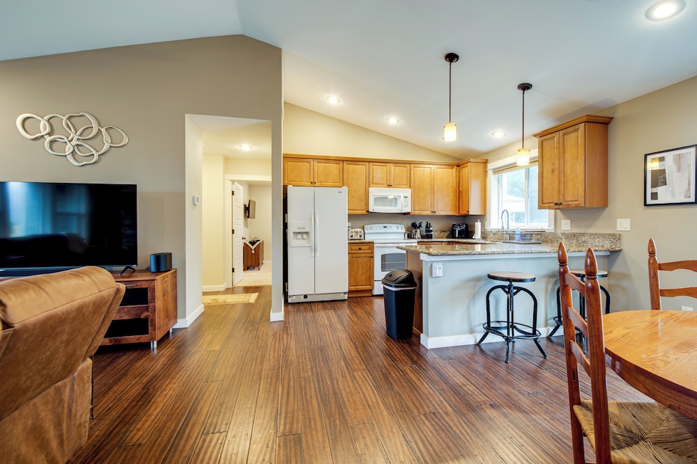 < 2 Blocks to Beach! Pet-friendly Home in Moclips