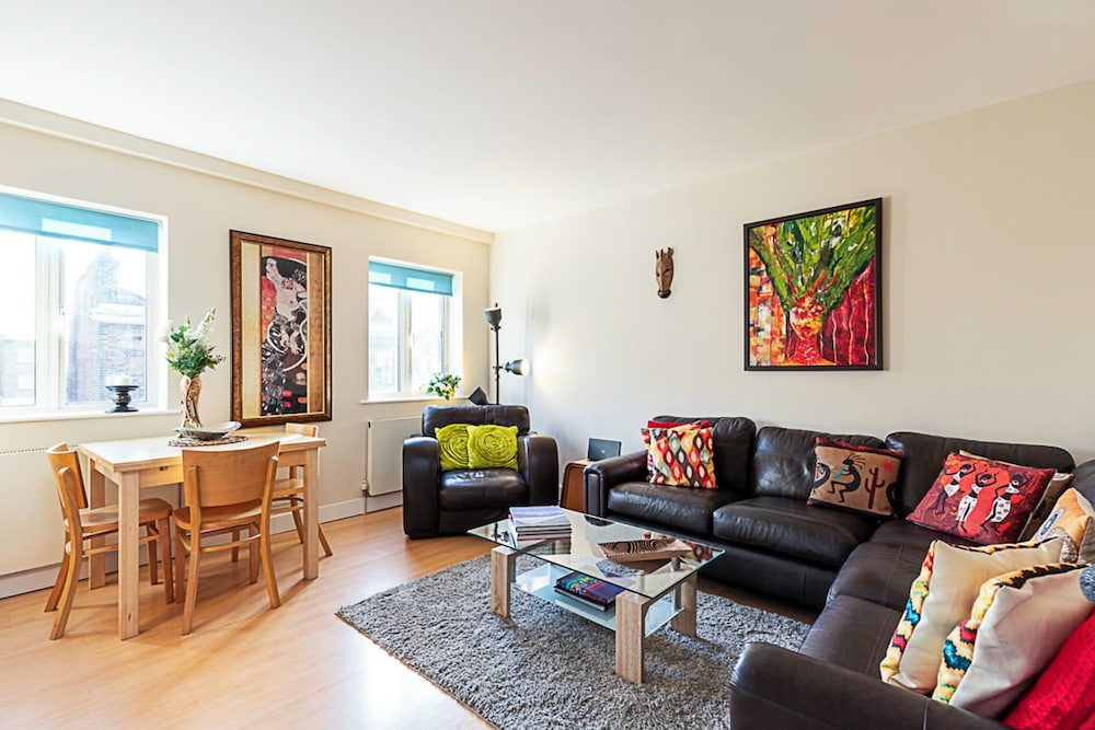Beautiful Two Bedroom Abode Near Baker Street