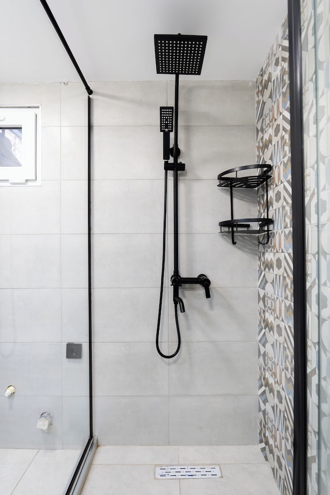 Chic & Modern 4BR Home in Old Tbilisi