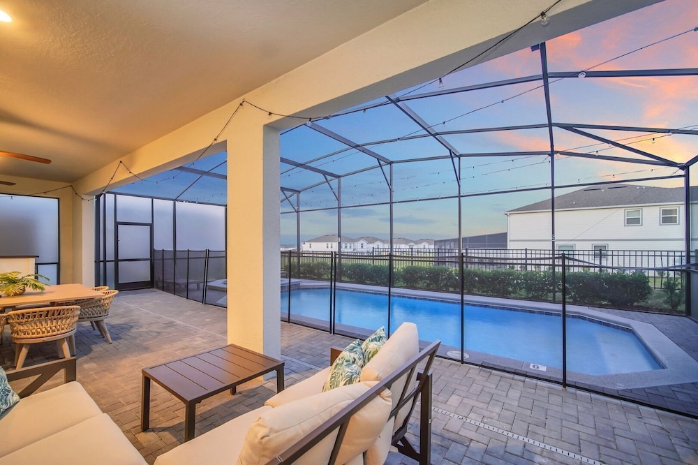 Luxury Stay: Pool, Games, Themed Rooms