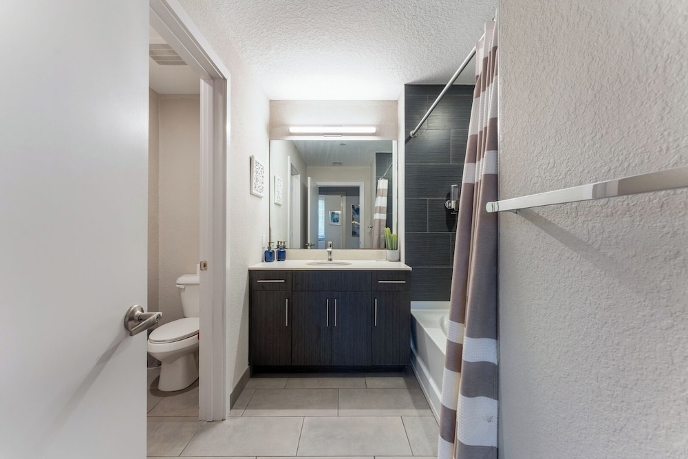 Daytona 3BR Getaway Pool, Gym, Pet Friendly
