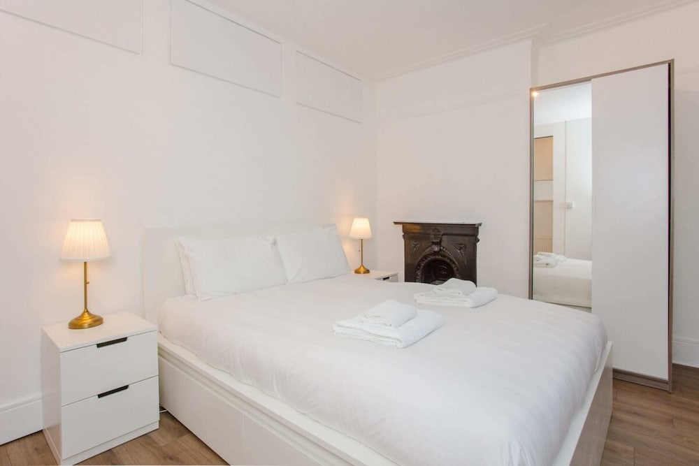 Mountgrove Road Spacious 2 Bedroom Flat