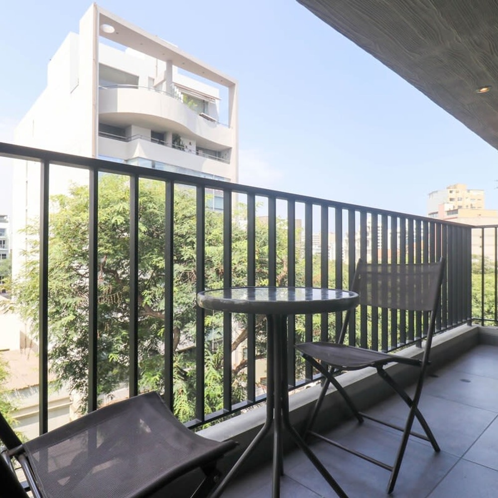 w Modern 1BR With Balcony in Miraflores