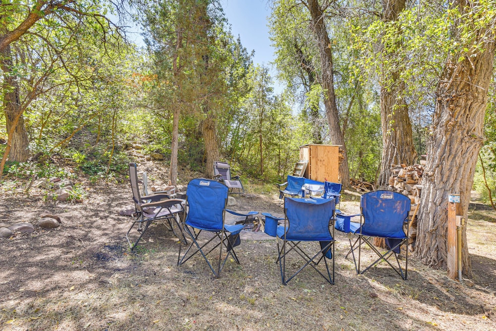 Ski, Hike & More: Homey Huntsville Retreat!
