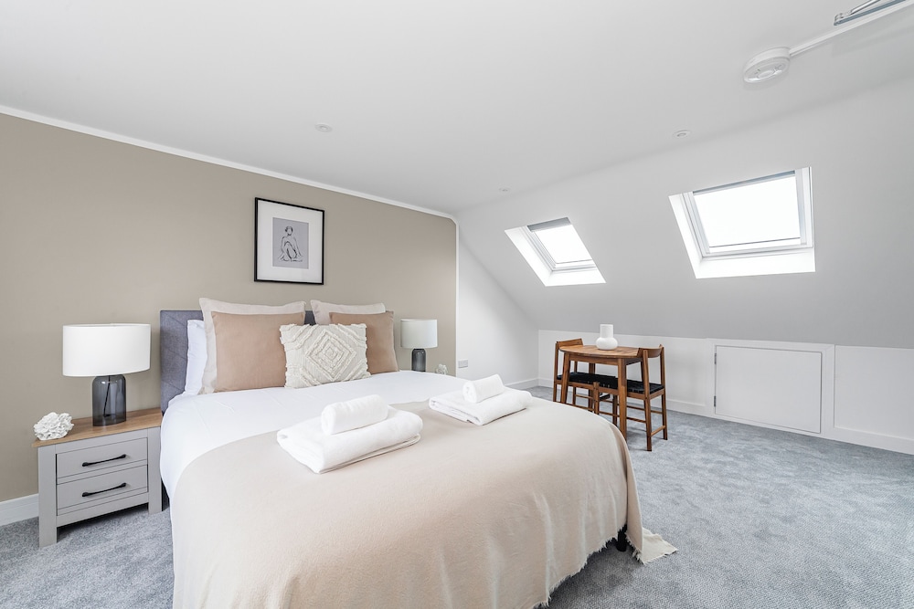 Spacious Room In Morden