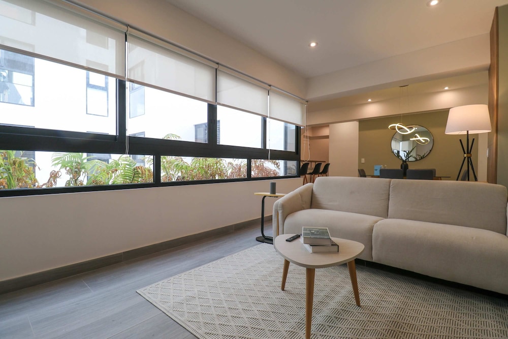 w Majestic Duplex w Perfect Deco in Miraflores