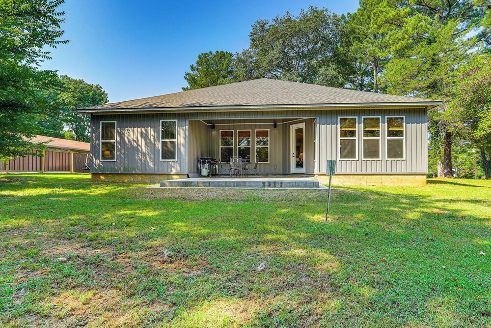 Spacious Heber Springs Home - Easy Marina Access! view 4