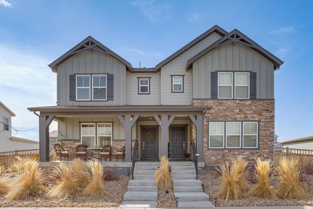 Beautiful Home w/ Bonus Room & Prime Location!