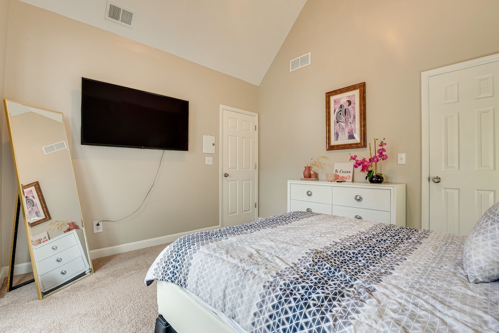 Pet-friendly Atlanta Home: 9 Mi to Downtown! view 4
