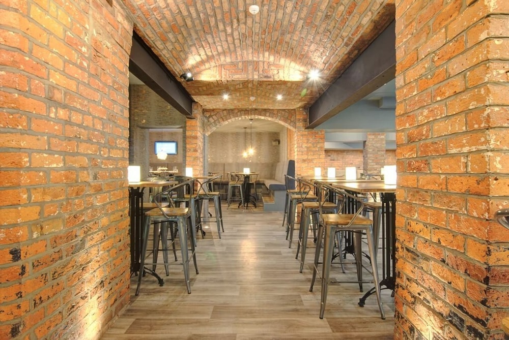 Crewe Vacations - The Royal Hotel Crewe, A BRILLIANT Collection - Property Image 6