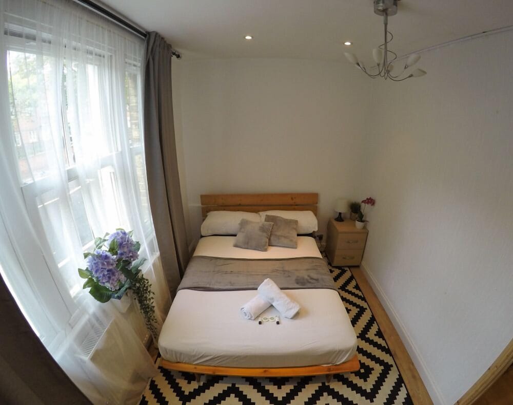 Hollybush Row Rooms view 4