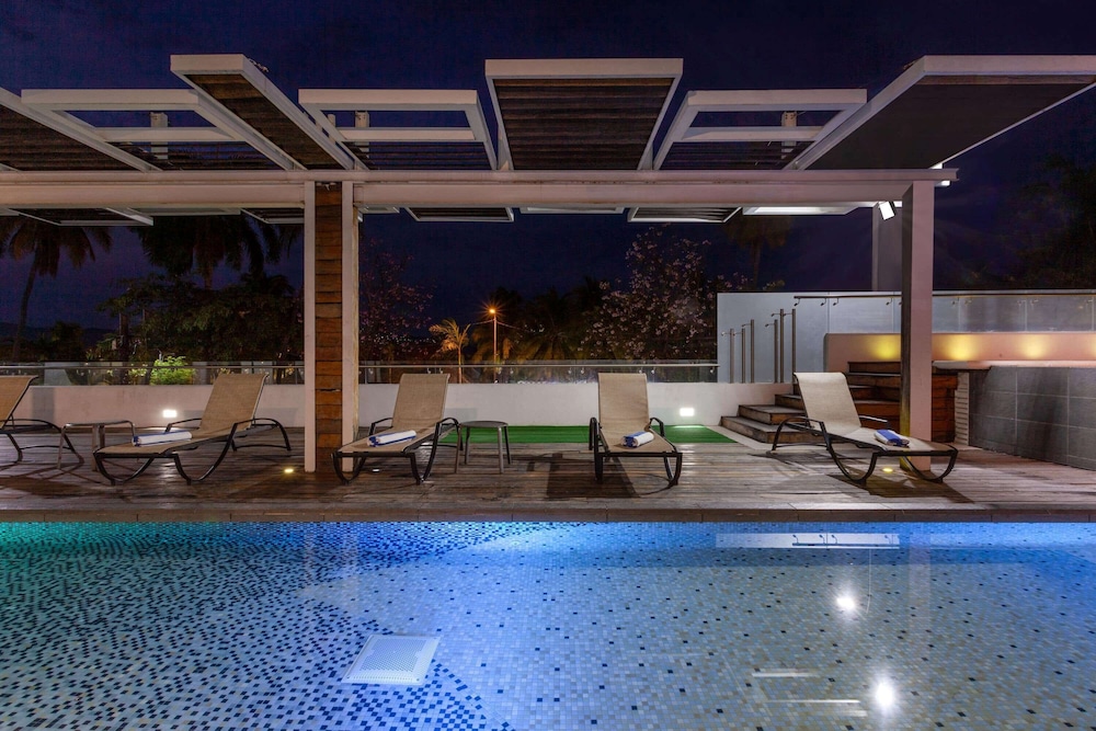 Ramada by Wyndham Acapulco Hotel  Suites - Property Image 6
