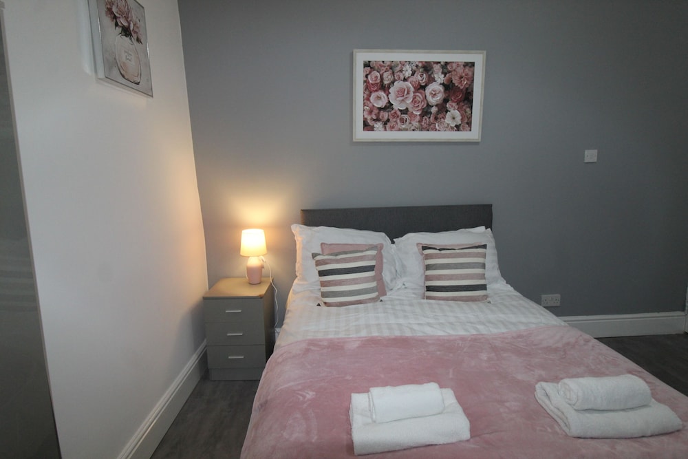 Sefton House by Smart Corporate Stays