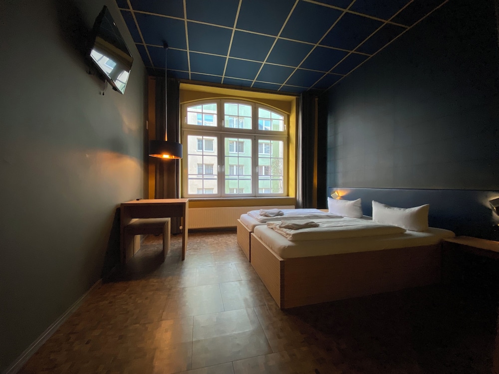 Singer109 Hostel