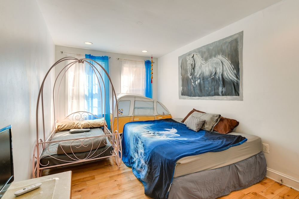 Quirky Baltimore Townhome ~ 2 Mi to Inner Harbor