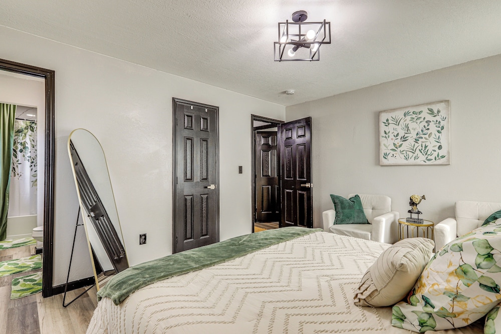 Near Lakes & Golfing: Spacious Loganville Home!
